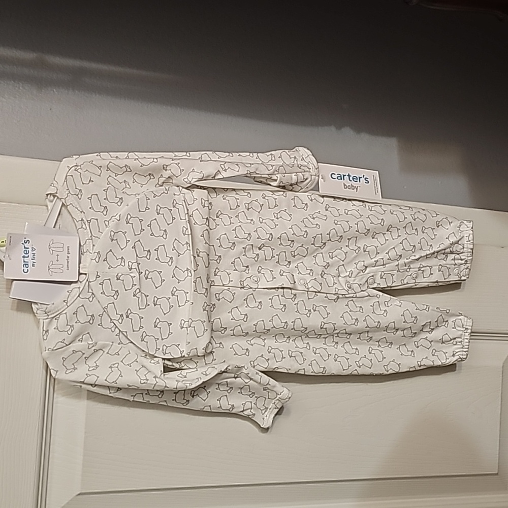 NWT 3-6m Carter's 3pc set with white pajamas and hat with lambs and socks.
